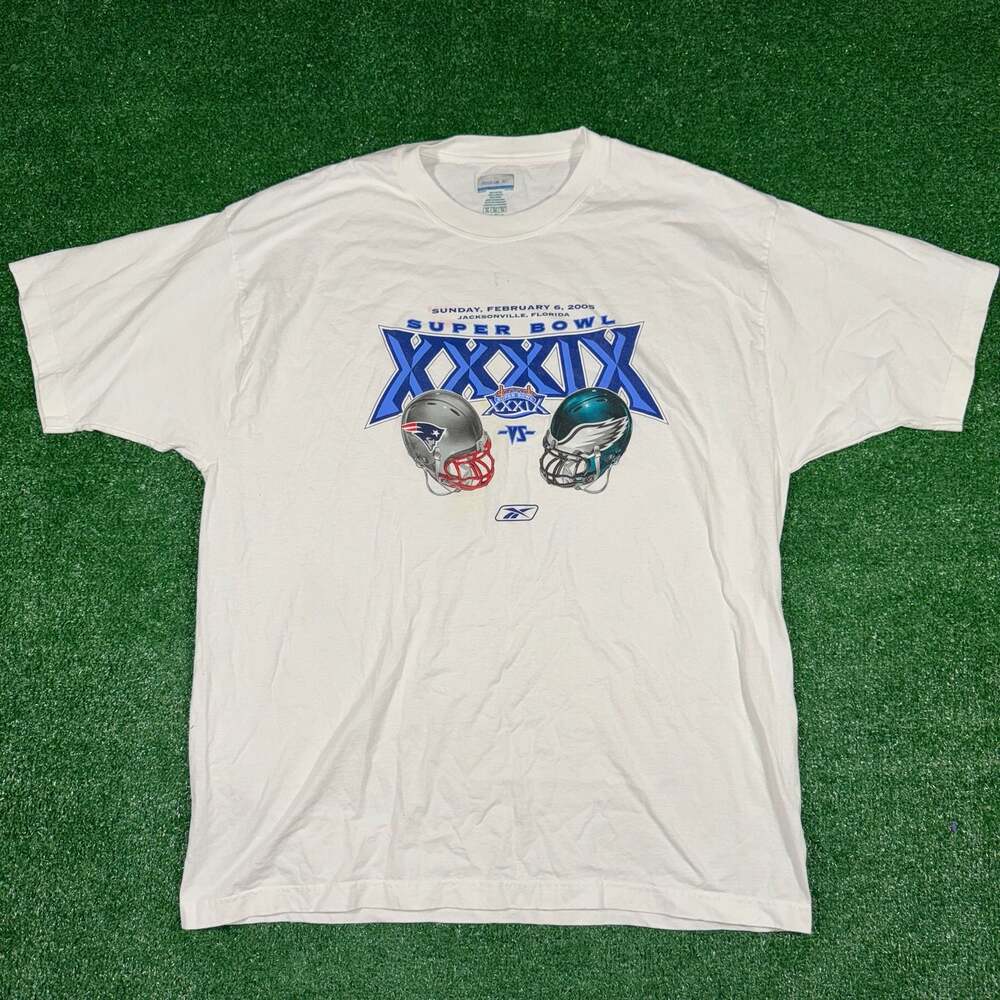 Vintage 2005 Super Bowl XXXIX New England Patriots vs Philadelphia Eagles Tee